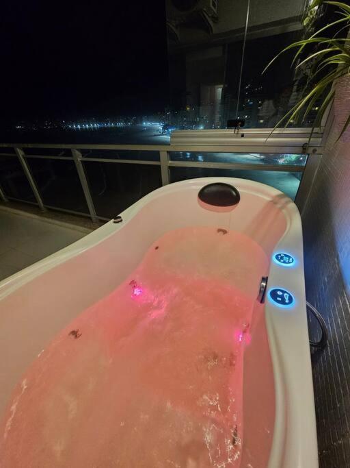 Apartamento Pe Na Areia Com Jacuzzi E Vista Incrivel Mar! *